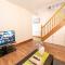 Beautiful 4 bedrooms house, 7 walk to train station
