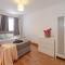 Beautiful 4 bedrooms house, 7 walk to train station
