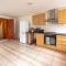 Beautiful 4 bedrooms house, 7 walk to train station