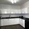 Spacious 1 Bedroom Apartment, With pull out Couch - Koolbaai