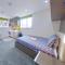 New House - Magnificent Studios in Coventry City Centre, free parking, by COVSTAYS