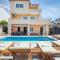 Vacation house with heated swimming pool 70 meters from the beach-Bobanac