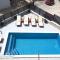 Vacation house with heated swimming pool 70 meters from the beach-Bobanac