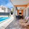 Vacation house with heated swimming pool 70 meters from the beach-Bobanac
