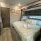 Cozy RV Experience w/POOL+SPA Near Lake Conroe - Willis