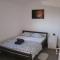 Aurelia Apartments, Vir