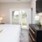 Lovely 4BR King Beds Steps To Beach and Pier J - Миртл-Бич
