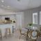 Piccadilly Beach House - Beautiful Updated Home, Private Pool, Minutes from Downtown 5th Ave & Beaches!!! - نيبلس