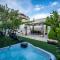 Modern apartment with an outdoor jacuzzi