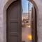 VaSan Suite - Luxury Old Town House with Private Jacuzzi & Free Parking