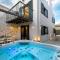 VaSan Suite - Luxury Old Town House with Private Jacuzzi & Free Parking
