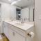 Oceans Edge 302