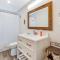 New Home- Minutes from Beach Foosball & Yard