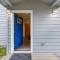 New Home- Minutes from Beach Foosball & Yard