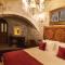 Solo Cave Suites