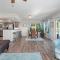 Walk to Beach Recently Renovated Sleeps 6 condo - Bradenton Beach