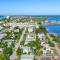 Walk to Beach Recently Renovated Sleeps 6 condo - Bradenton Beach