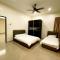 Villa near SPICE Arena 4BR 24PAX with KTV Pool Table and Kids Swimming Pool - Bayan Lepas