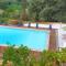 The mill house two bedroom apartment with garden and shared pool