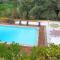 The mill house two bedroom apartment with garden and shared pool