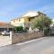 Apartments Dadic with parking & playground - Medulin