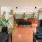 Red Palm Inn balcony room with Netflix - Baybay