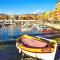 Pretty and quiet top floor 2 bedroom flat in the port area of Nice