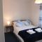 Spacious & Comfortable 3 Bedroom House - FREE WiFi & FREE Parking