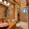 Beautiful Custom Log Cabin with Mountain Views, Pool Table & Hot Tub - The Claim - Фейрплей