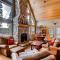Immaculate & Private Mountain Home with Hot Tub - Sugar Pine Lodge