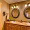 Immaculate & Private Mountain Home with Hot Tub - Sugar Pine Lodge