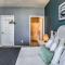 Sunny Coastal Condo about 1 Mi to N Myrtle Beach! - 默特尔比奇