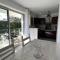 Appartement T2 confortable avec terrasse sud et parking, au calme, proche commerces, petit animal accepté - FR-1-495-6