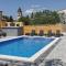 Apartment olive tree garden&poll view 4 plus 2, 130 m2 with tiki bar
