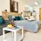 Ev Zin:Cozy, Newly rennovated, Studio, Swimming Pool B102