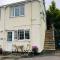 Large property which is all about location, location , location ! Lovely Comfortable 2 bedroom flat which is spacious and one of the best value properties of this size so close to the sea , beaches and restaurants 1 min to the sea ! - Lyme Regis