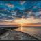 Large property which is all about location, location , location ! Lovely Comfortable 2 bedroom flat which is spacious and one of the best value properties of this size so close to the sea , beaches and restaurants 1 min to the sea ! - Lyme Regis
