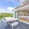 Rooftops Braunton, Stylish Beach House - Fantastic Views - Hot Tub hire - Sleeps 8