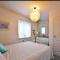 Sunny family 4-sleeper near Newquays top beaches