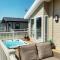 Heathery Lodge with Hot Tub
