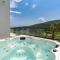 NEW! Villa Top Hill, heated infinity pool, Jacuzzi, Sauna, 5 en-suite bedrooms, a Media room - Tugare