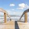 Steps to Sand Updated Bouchee Beachy Condo Deck Parking