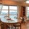 5 Bedroom Beach Front Home In Lavik