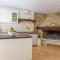 Amazing Home In Katuni With Kitchen - Katuni