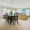 Top-Floor Luxurious LAKEVIEW Condo
