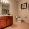 Cozy Condo w FREE Vista Cay Resort Access
