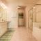 Newly Renovated LAKEVIEW Vista Cay Condo