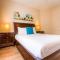 Newly Renovated LAKEVIEW Vista Cay Condo