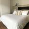 Emerson House 2Bed Sleeps 6 EV Point Dog Friendly Parking Groups Families Professionals