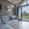 Cabin In The Woods - 1 Bedroom Lodge - Kilgetty